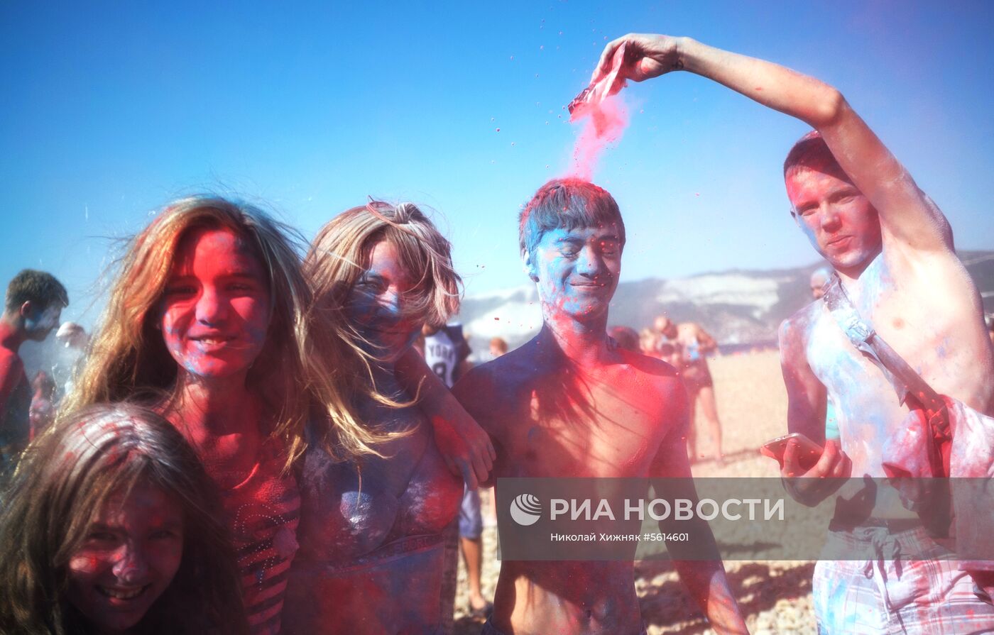 Фестиваль триколора в День Государственного флага России