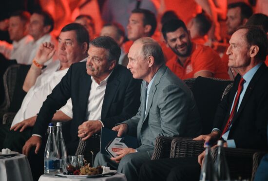 Президент РФ В. Путин посетил международный турнир по боевому самбо 