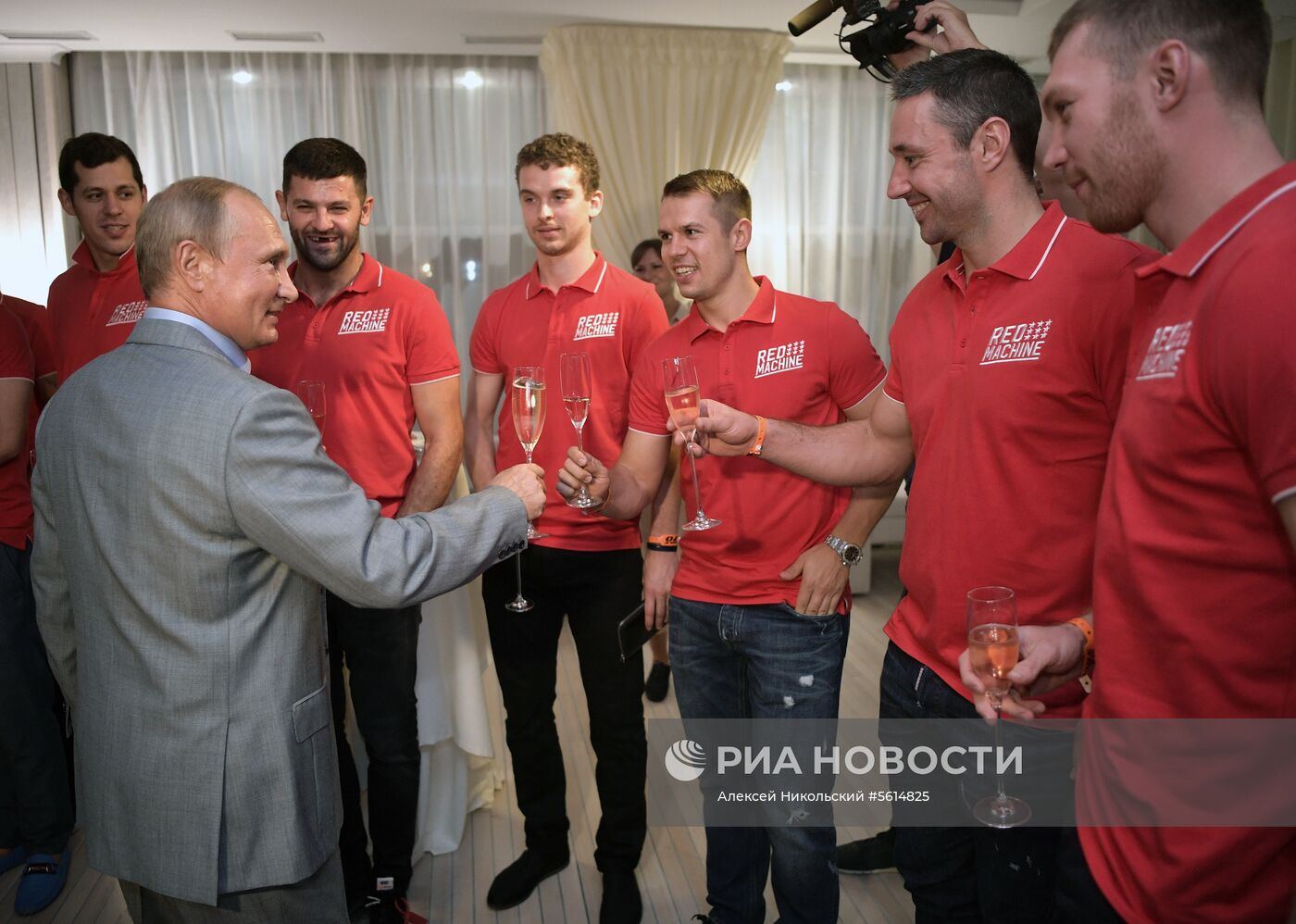 Президент РФ В. Путин посетил международный турнир по боевому самбо 