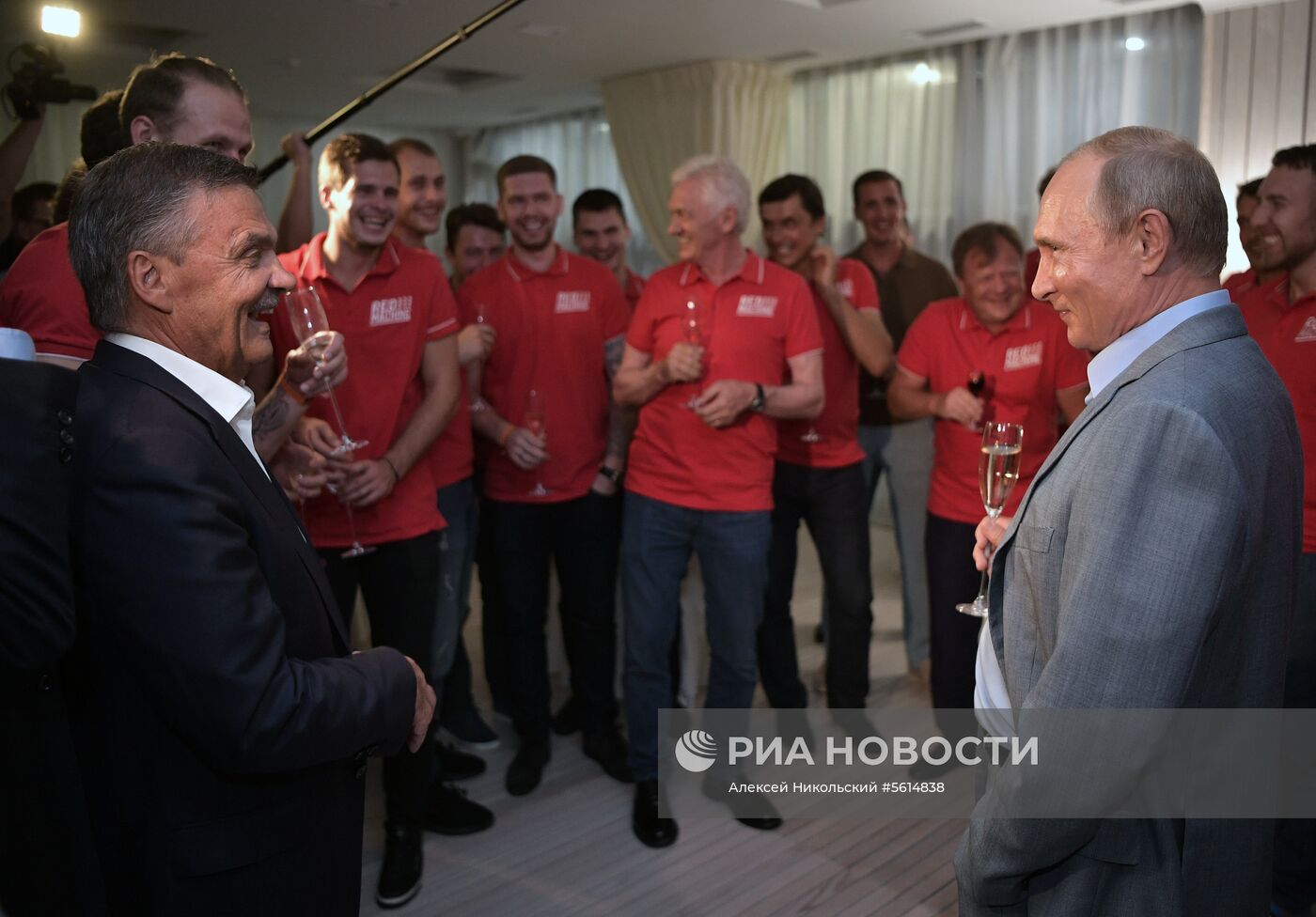 Президент РФ В. Путин посетил международный турнир по боевому самбо