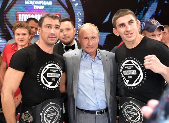 Президент РФ В. Путин посетил международный турнир по боевому самбо 