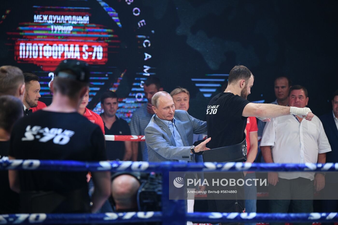 Президент РФ В. Путин посетил международный турнир по боевому самбо