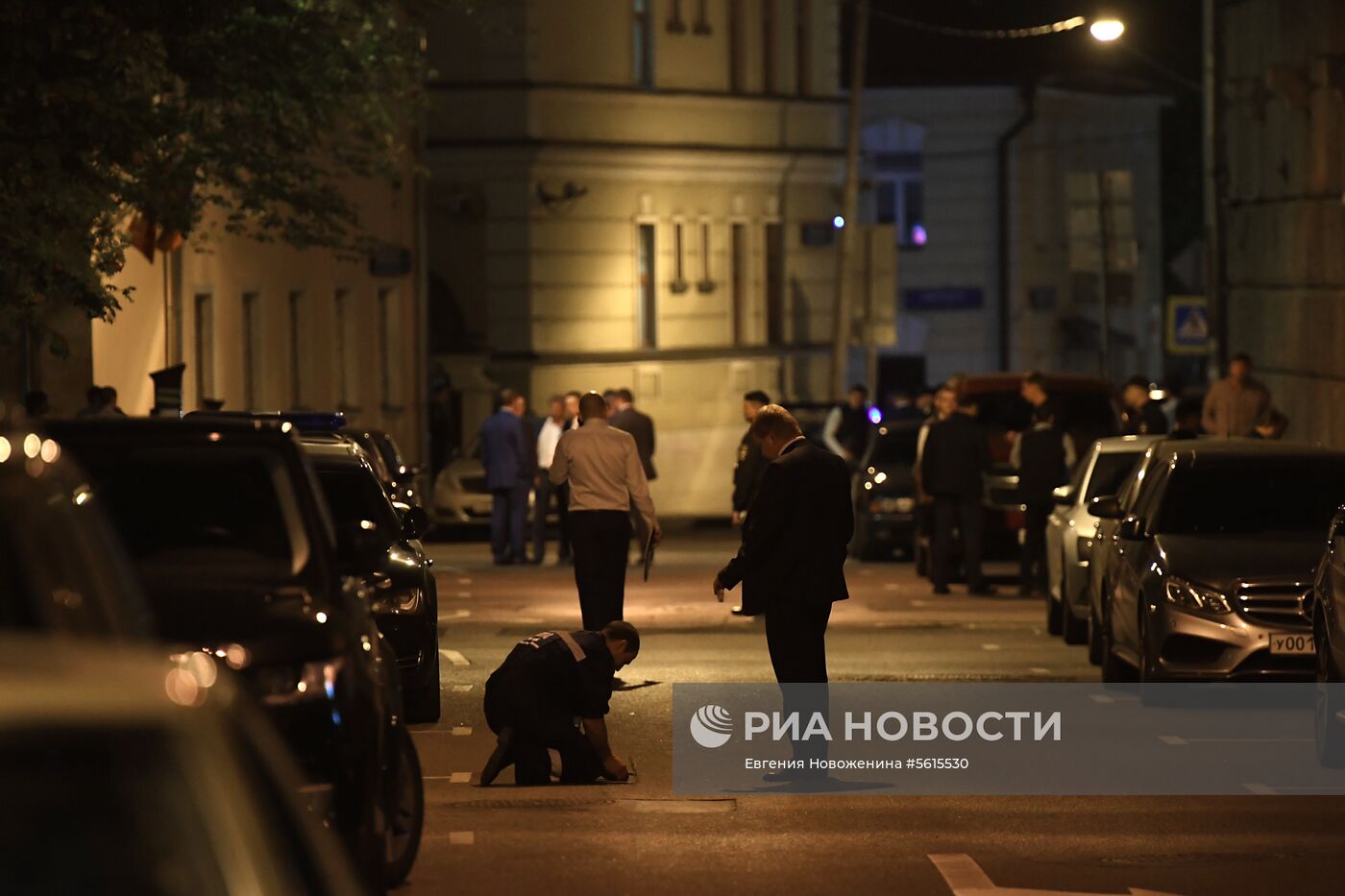 Неизвестный открыл огонь по полицейским в центре Москвы