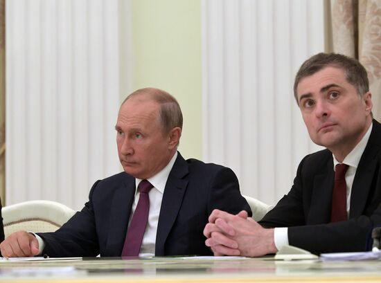 Президент РФ В. Путин встретился с президентом Республики Южная Осетия А. Бибиловым