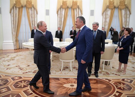 Президент РФ В. Путин встретится с президентом Республики Южная Осетия А. Бибиловым