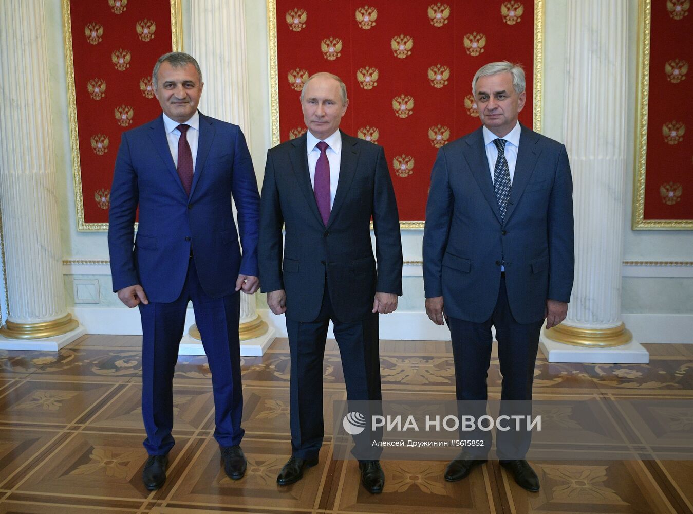 Президент РФ В. Путин встретился с президентом Республики Абхазия Р. Хаджимбой и президентом Республики Южная Осетия А. Бибиловым