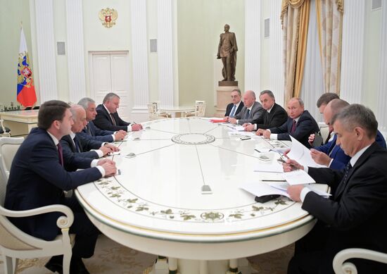 Президент РФ В. Путин встретился с президентом Республики Абхазия Р. Хаджимбой