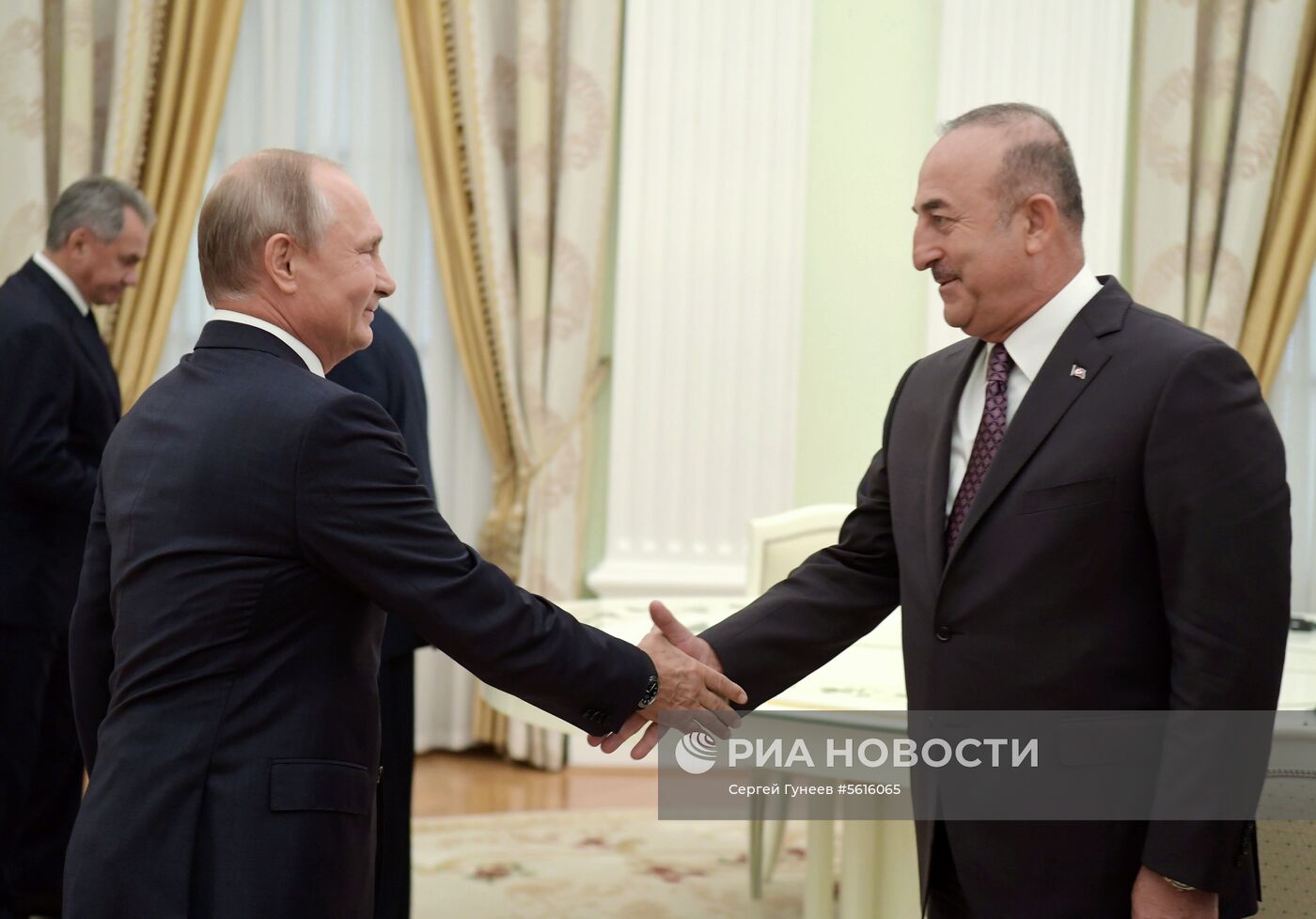 Президент РФ В. Путин встретился с главой МИД Турции М. Чавушоглу