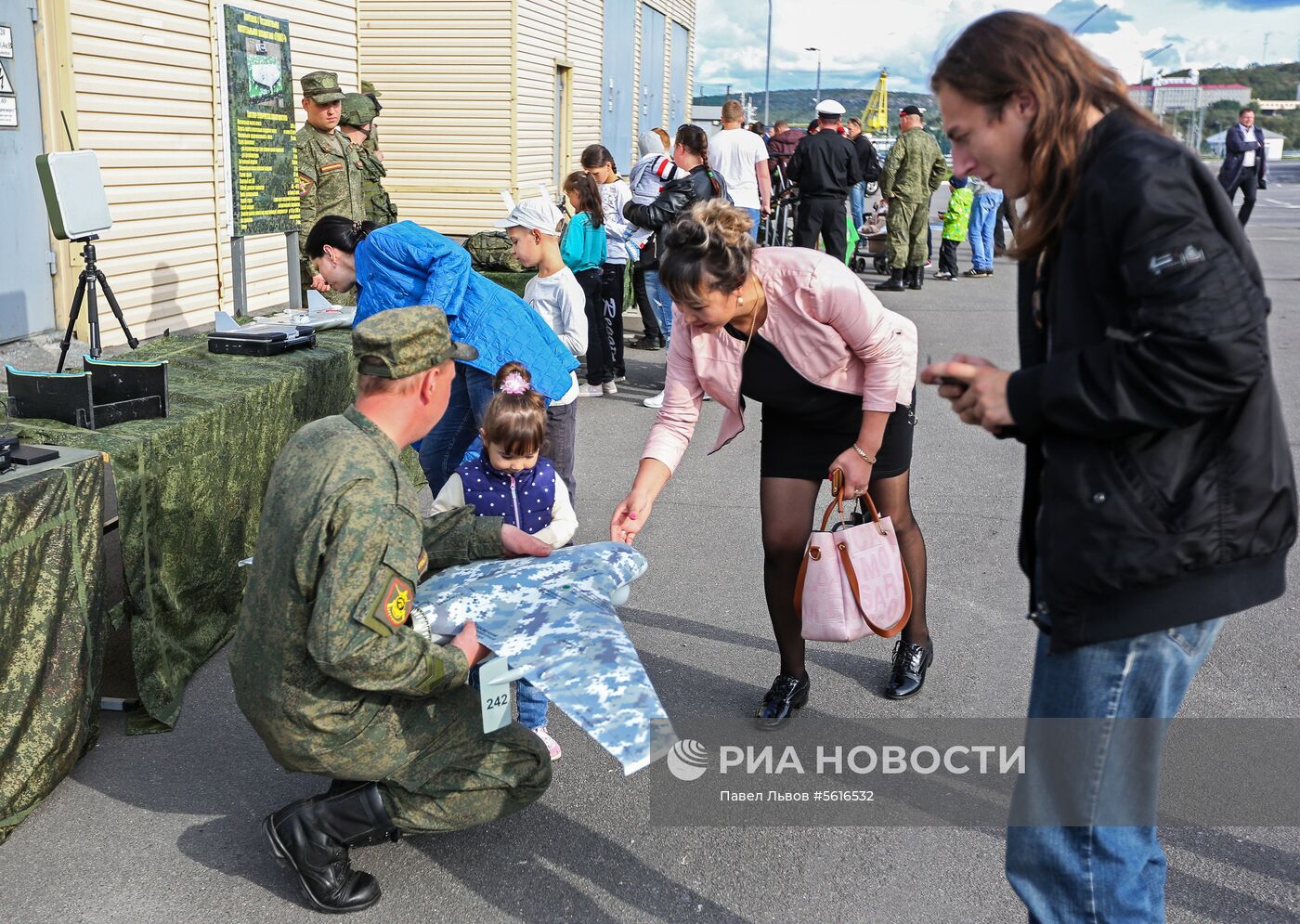 Открытие выставки и показательных площадок в рамках форума "Армия-2018" в Североморске