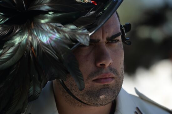 Шествие участников международного военно-музыкального фестиваля "Спасская башня" на ВДНХ 