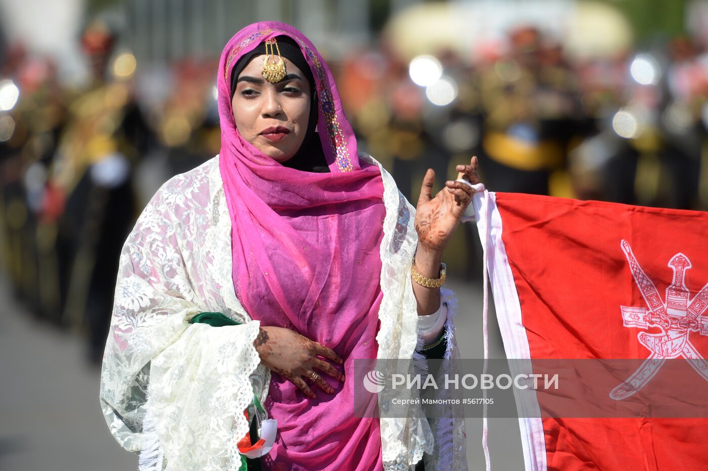 Шествие участников международного военно-музыкального фестиваля "Спасская башня" на ВДНХ