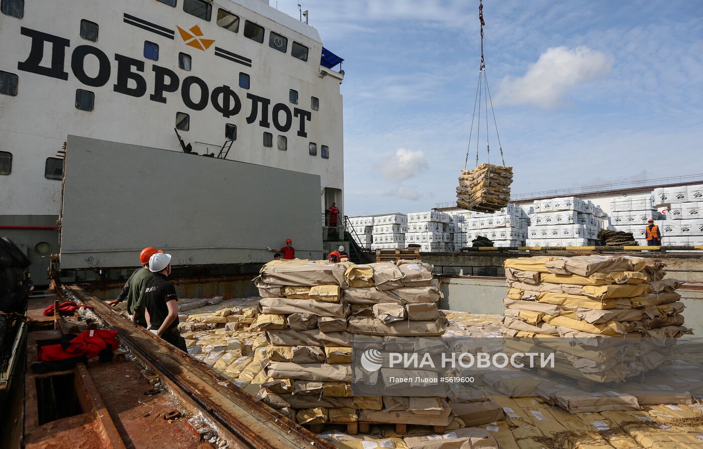 Прибытие парохода с дальневосточной красной рыбой в Архангельск