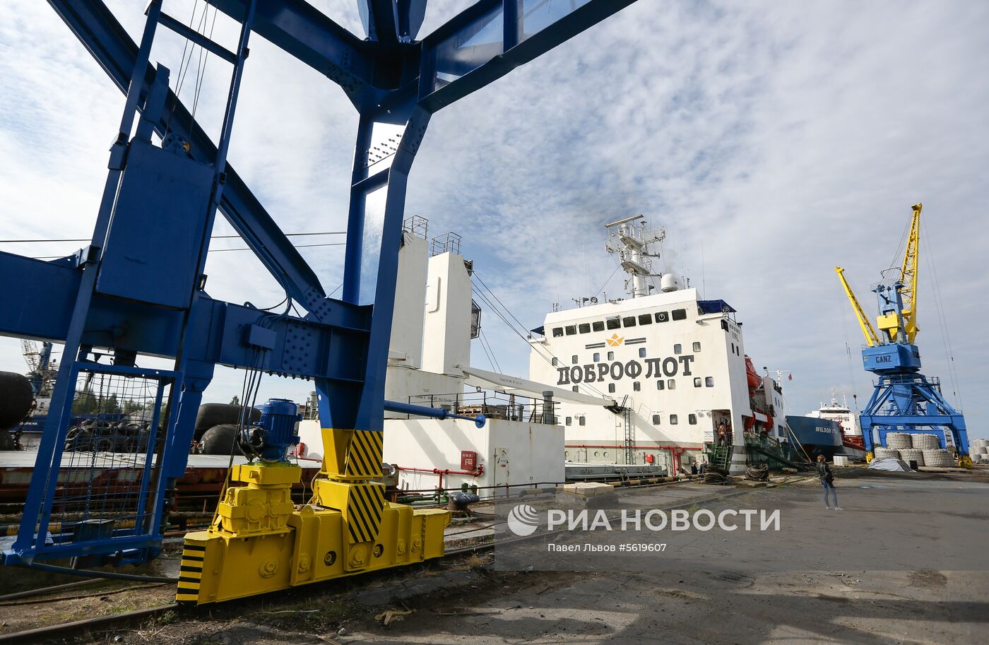 Прибытие парохода с дальневосточной красной рыбой в Архангельск