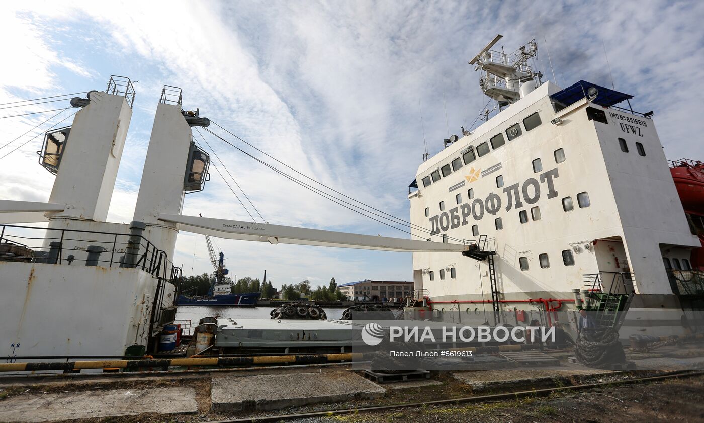 Прибытие парохода с дальневосточной красной рыбой в Архангельск