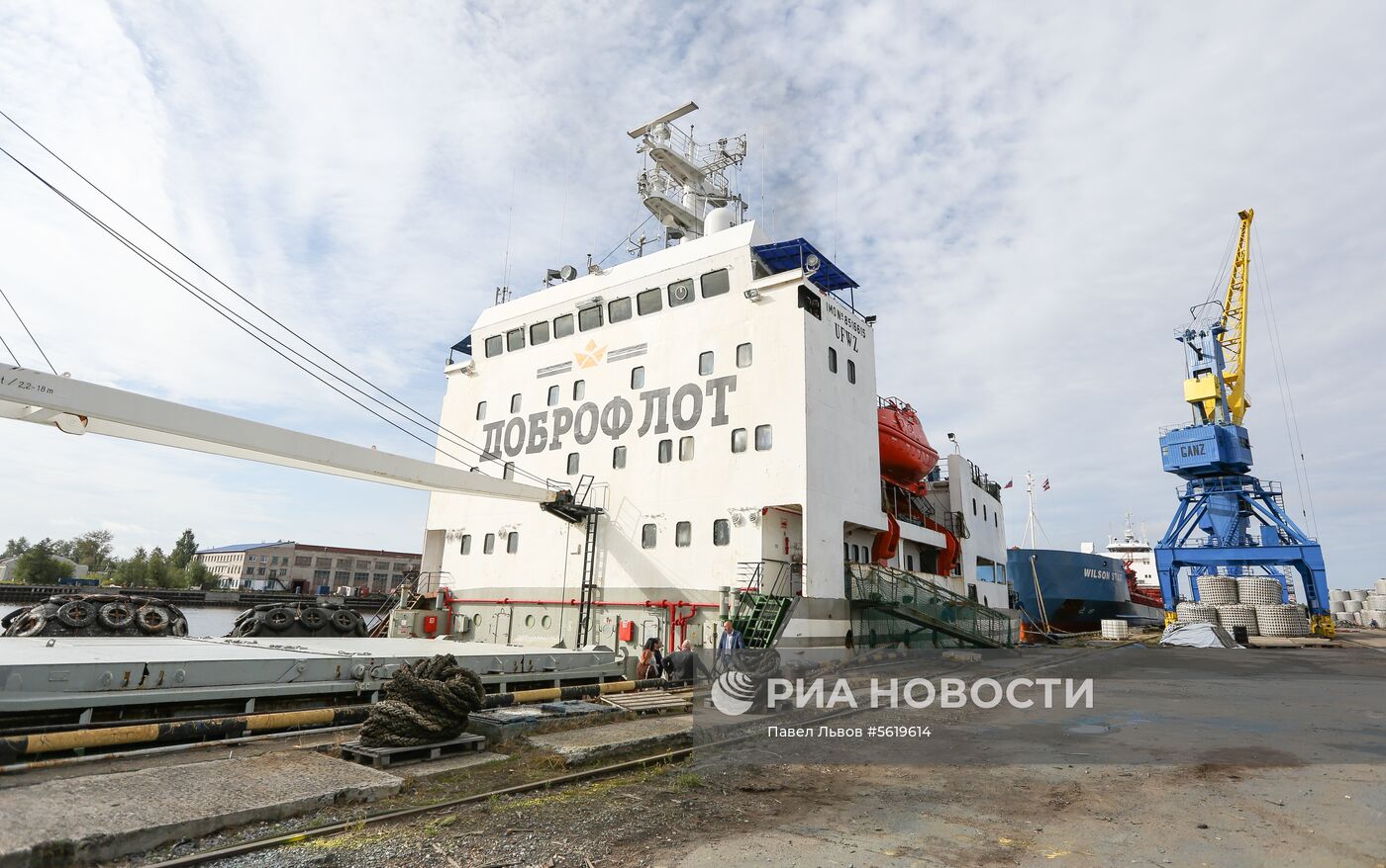 Прибытие парохода с дальневосточной красной рыбой в Архангельск