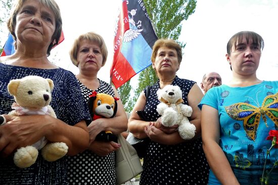 Акция памяти погибших детей в Донецке