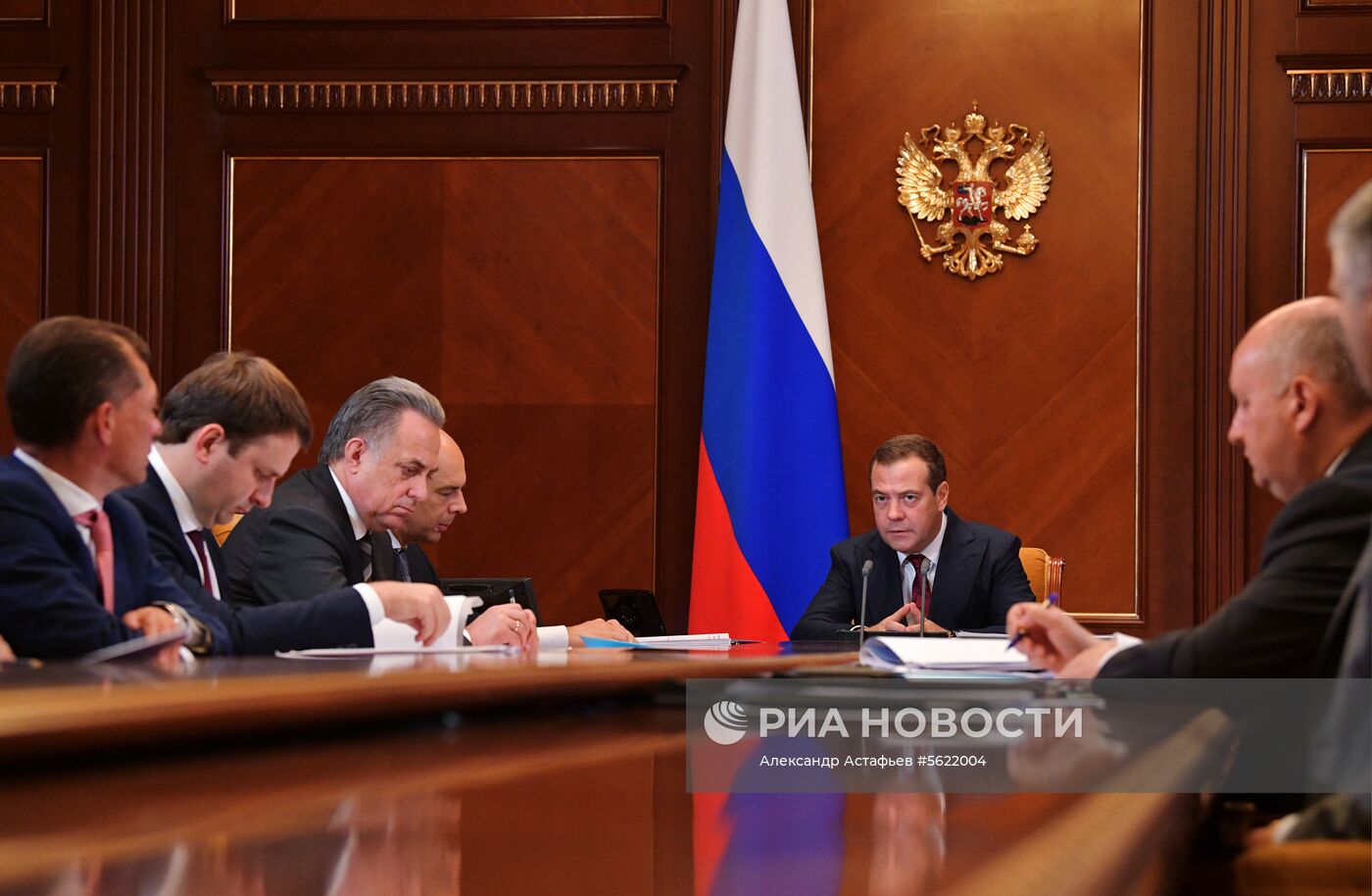 Премьер-министр РФ Д. Медведев провел совещание о расходах на развитие СКФО, ДВ и других регионов