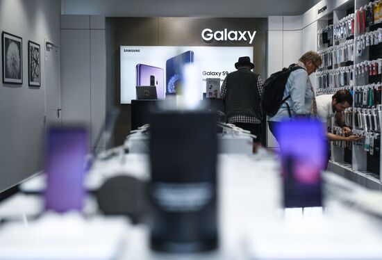 Старт продаж смартфона Samsung Galaxy Note9 в России