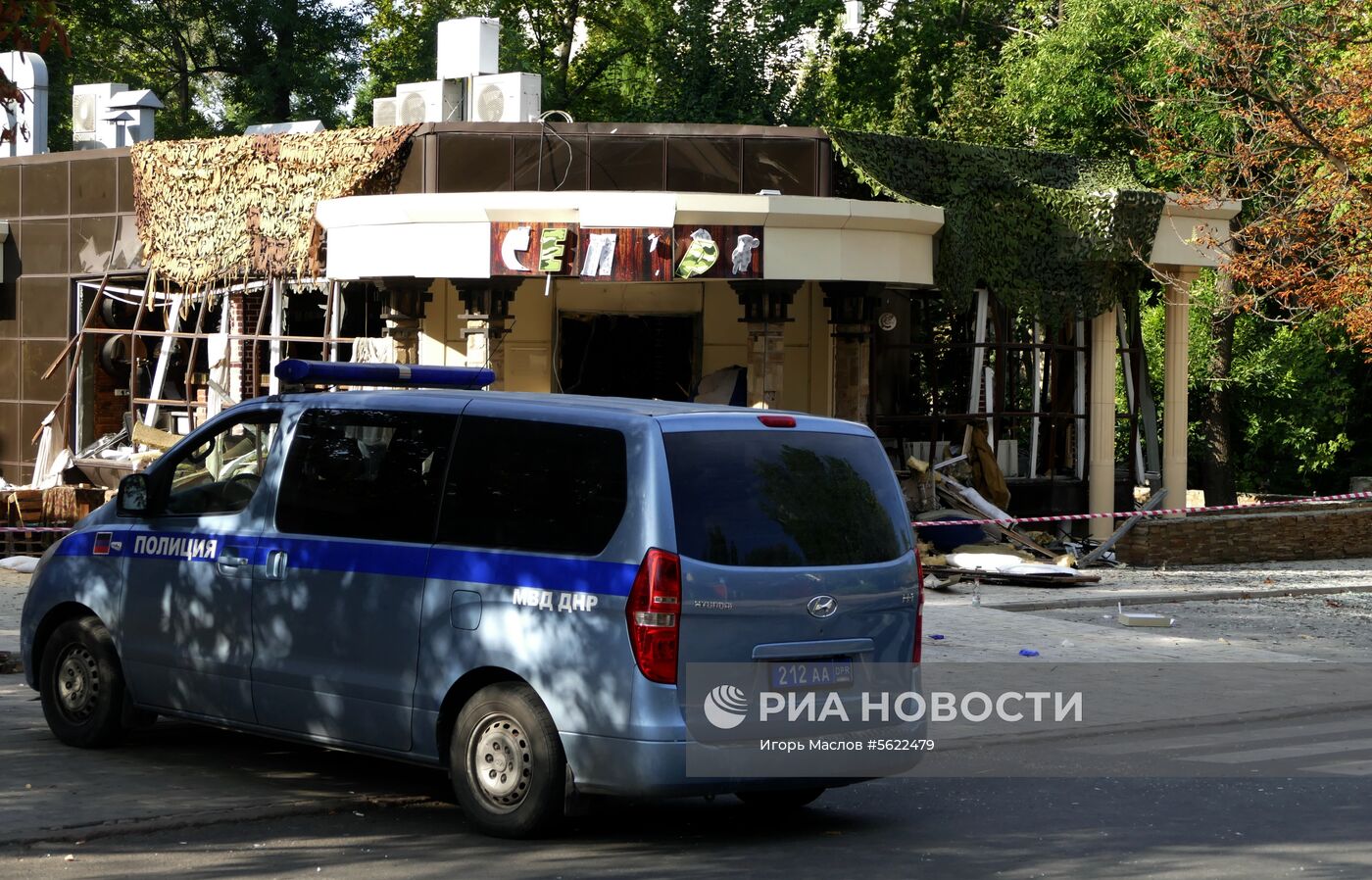 Ситуация на месте взрыва в донецком кафе "Сепар" 