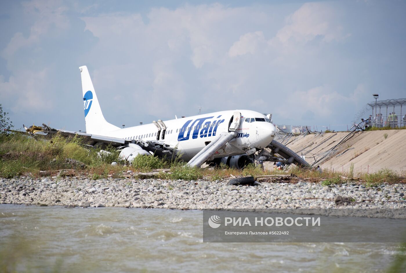 Аварийная посадка самолета авиакомпаниии Utair в Сочи