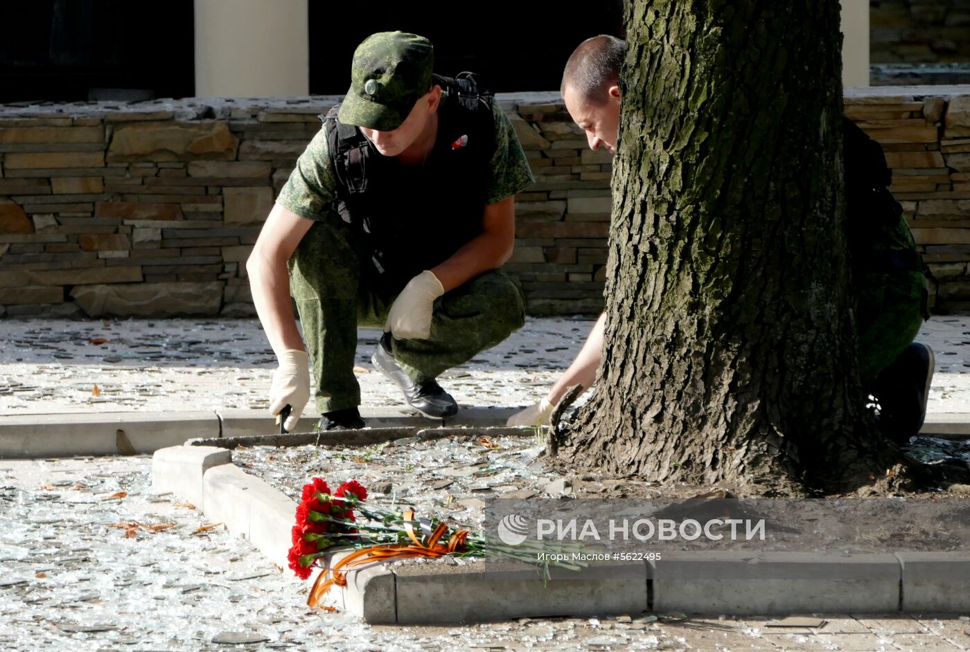 Ситуация на месте взрыва в донецком кафе "Сепар"
