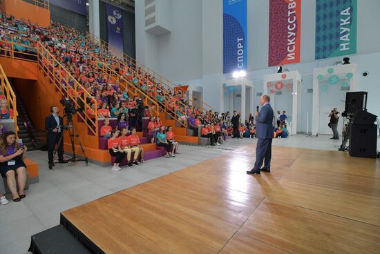 Президент РФ В. Путин посетил образовательный центр "Сириус"