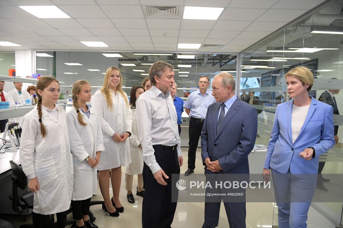 Президент РФ В. Путин посетил образовательный центр "Сириус"