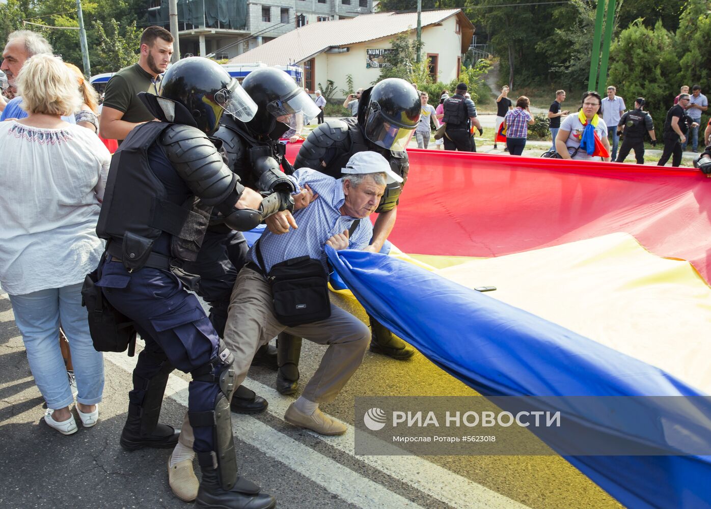 Митинг сторонников объединения Молдавии и Румынии в Кишиневе