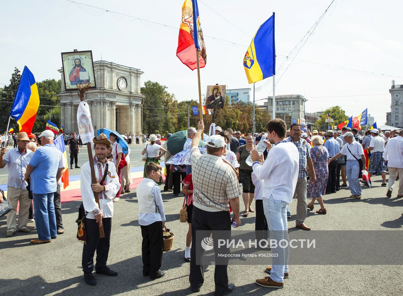 Митинг сторонников объединения Молдавии и Румынии в Кишиневе