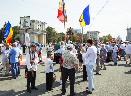 Митинг сторонников объединения Молдавии и Румынии в Кишиневе