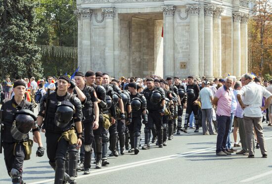 Митинг сторонников объединения Молдавии и Румынии в Кишиневе