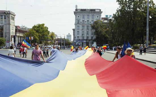 Митинг сторонников объединения Молдавии и Румынии в Кишиневе