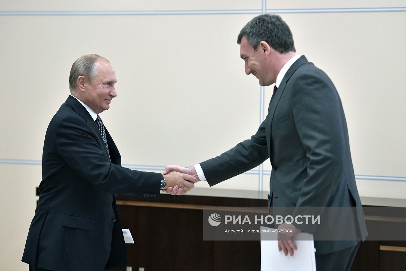 Президент РФ В. Путин встретился с врио губернатора Амурской области В. Орловым