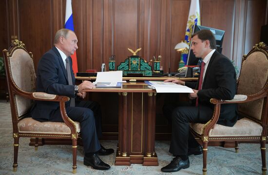 Президент РФ В. Путин встретился с врио главы Орловской области А. Клычковым