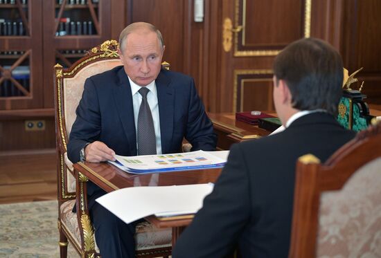 Президент РФ В. Путин встретился с врио главы Орловской области А. Клычковым