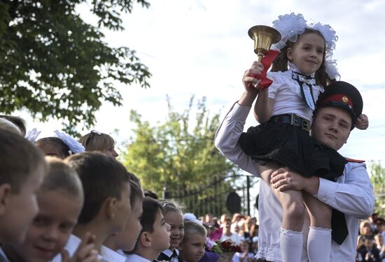 Начало учебного года в Донецке