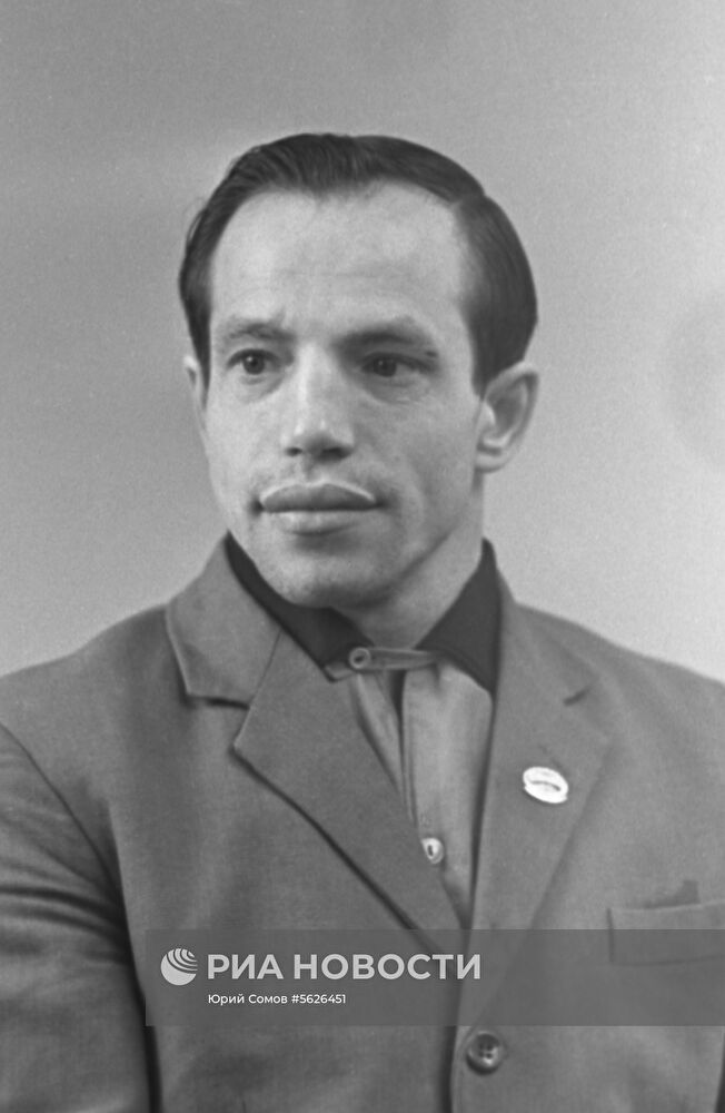 Советский тяжелоатлет А. Вахонин