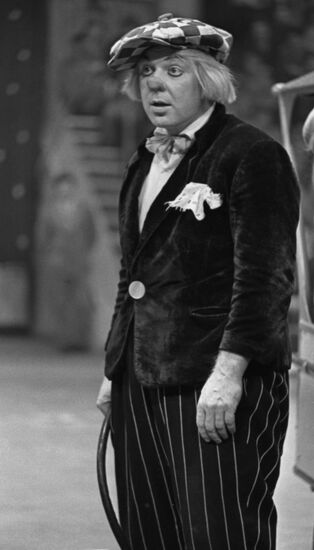 Артист цирка О. К. Попов