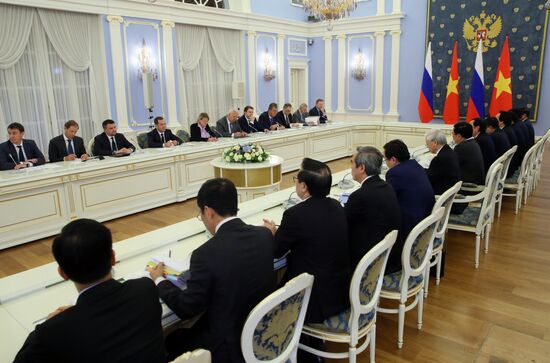 Премьер-министр РФ Д. Медведев встретился с генеральным секретарём ЦК коммунистической партии Вьетнама Н. Фу Чонгом