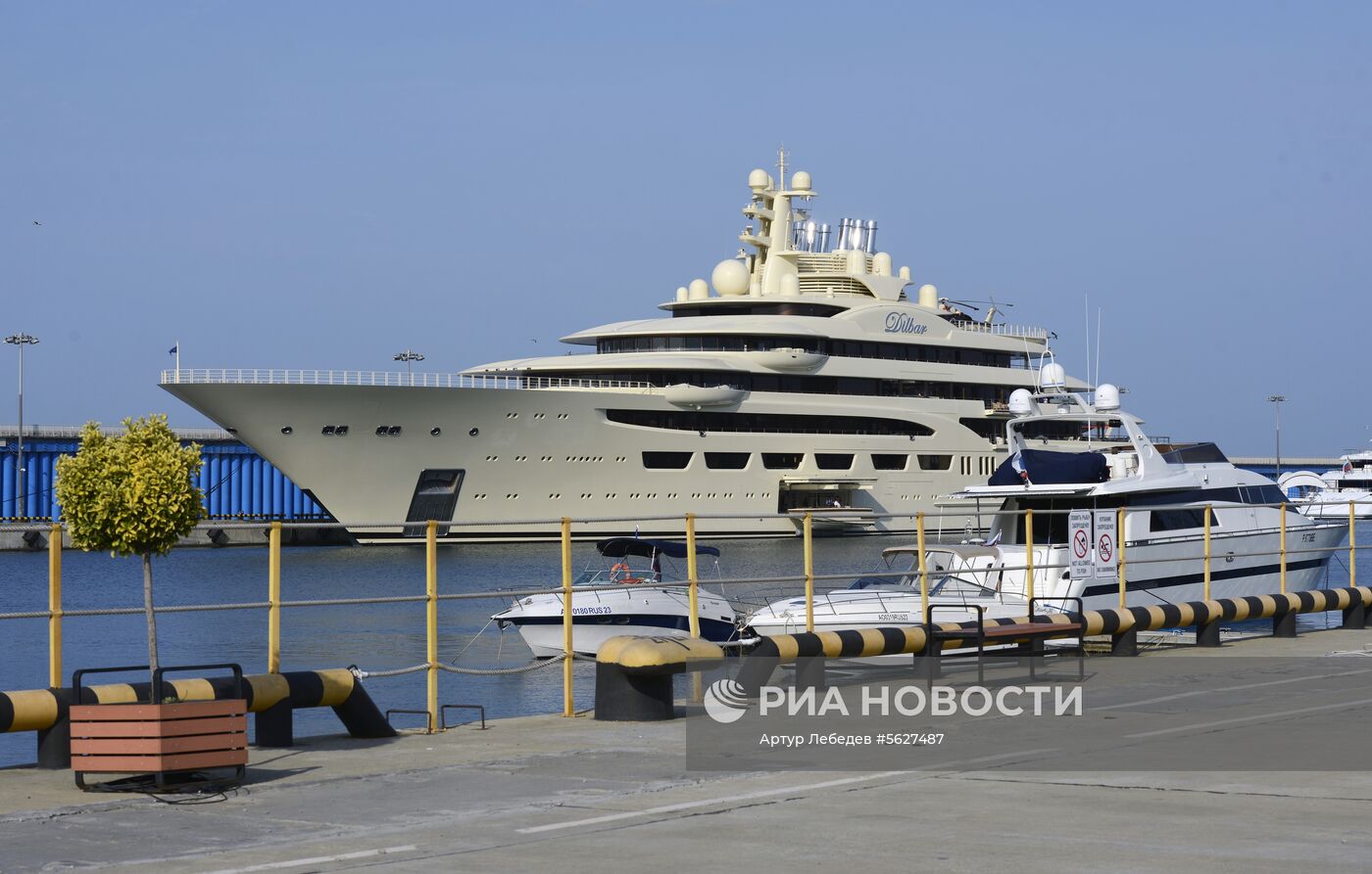 Яхта Dilbar пришвартовалась в Сочи