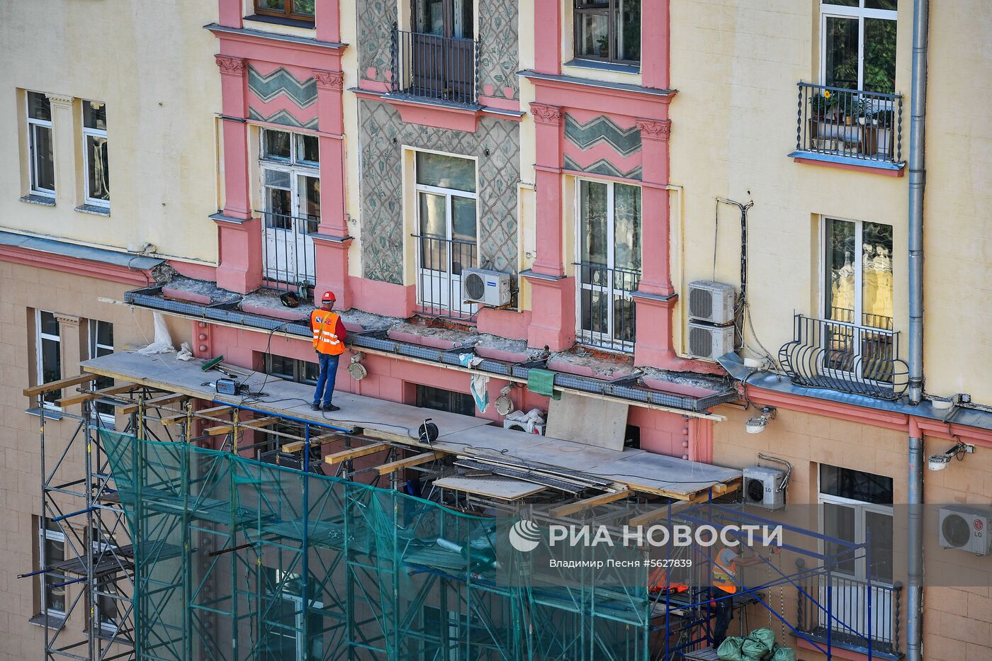 Восстановление балкона в историческом здании на Ленинском проспекте