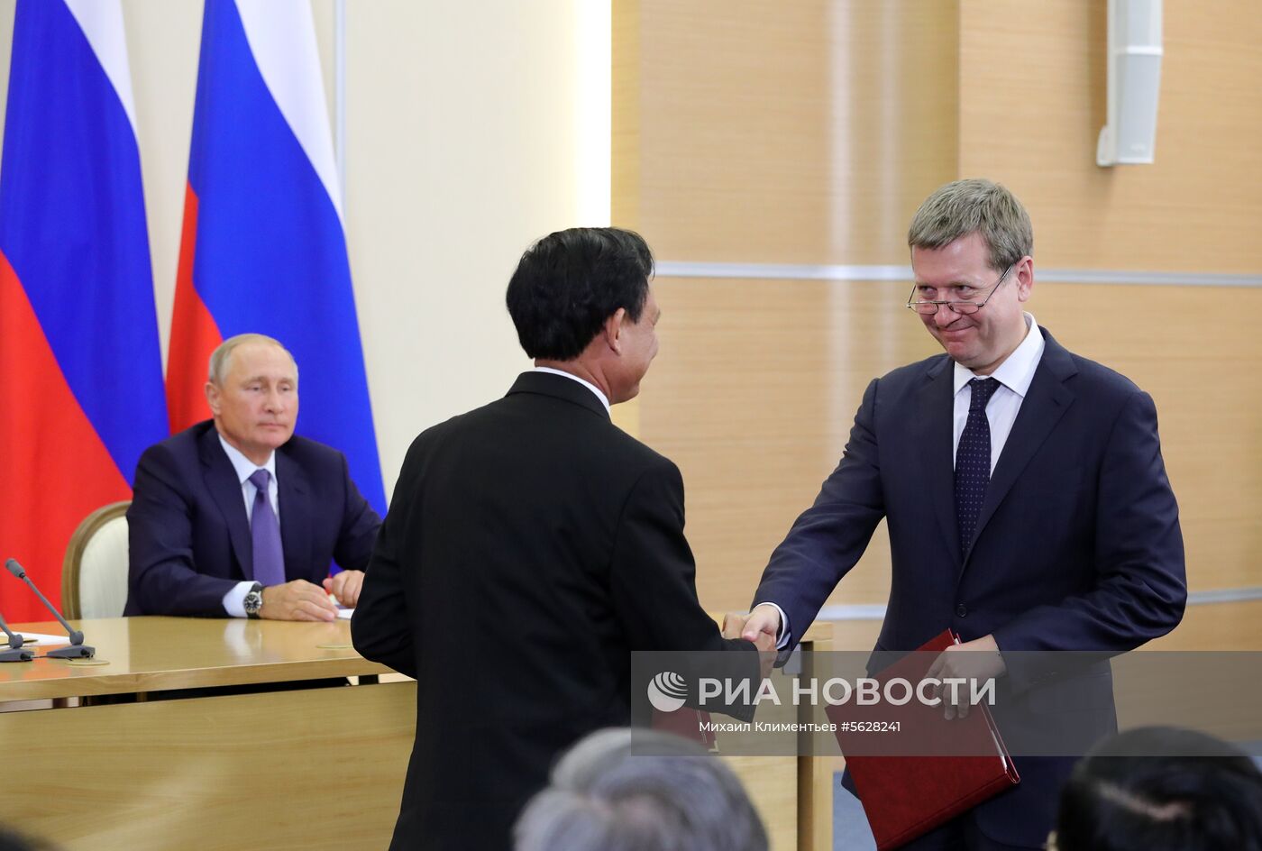 Президент РФ В. Путин встретился с генеральным секретарём ЦК коммунистической партии Вьетнама Н. Фу Чонгом