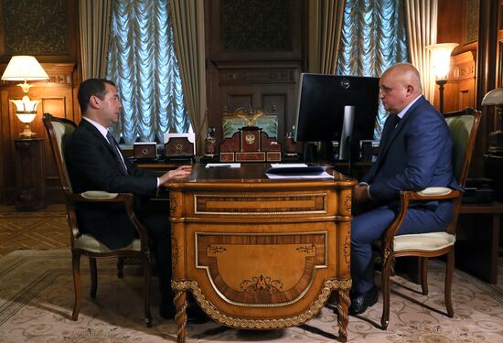 Премьер-министр РФ Д. Медведев встретился с врио губернатора Кемеровской области С. Цивилевым