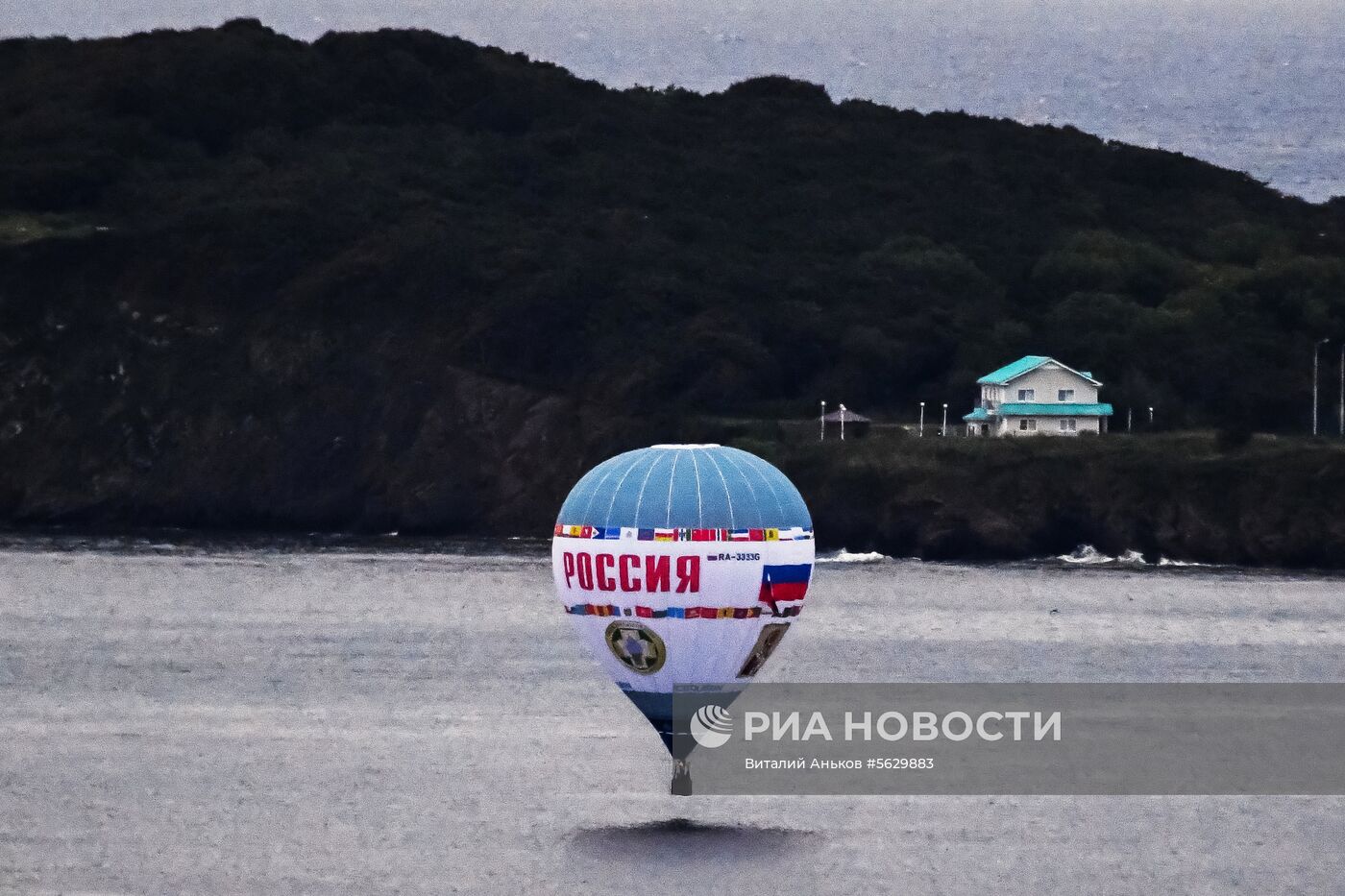 Тепловой аэростат "Россия" совершил перелет через пролив Босфор Восточный