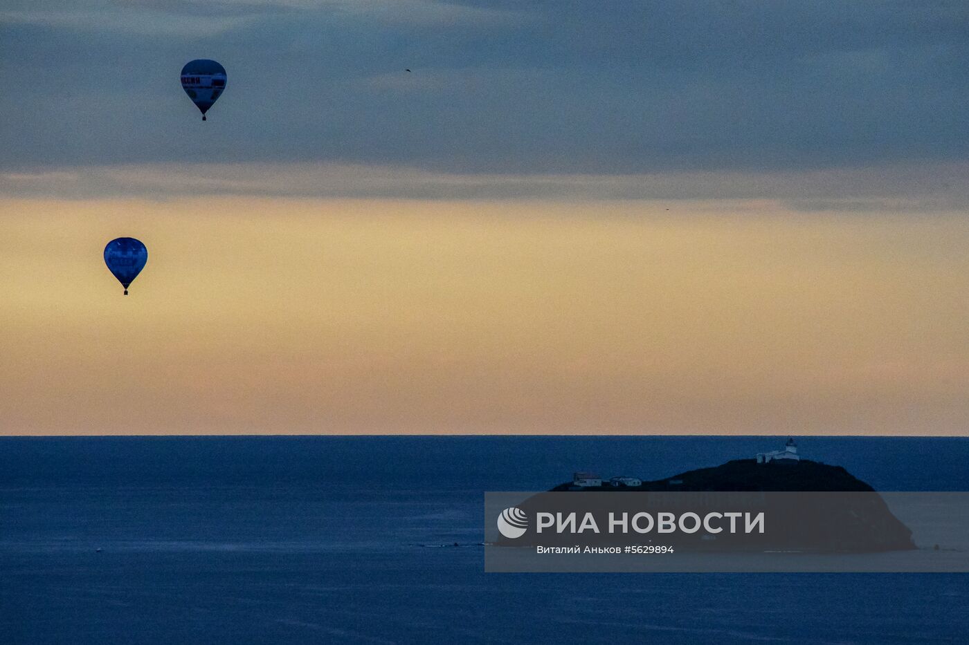 Тепловой аэростат "Россия" совершил перелет через пролив Босфор Восточный