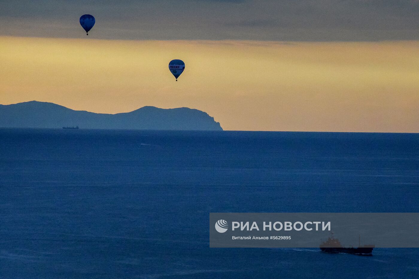 Тепловой аэростат "Россия" совершил перелет через пролив Босфор Восточный