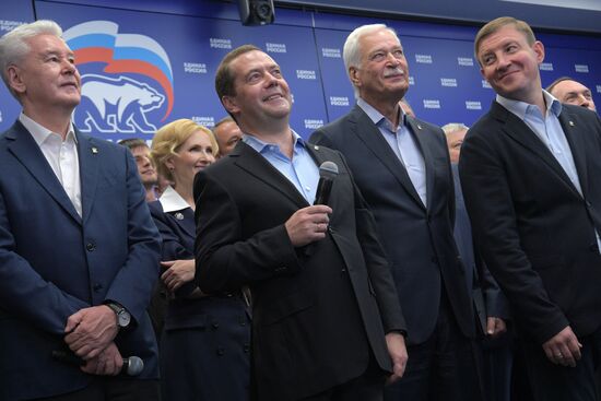 Премьер-министр РФ Д. Медведев посетил штаб "Единой России" в Москве
