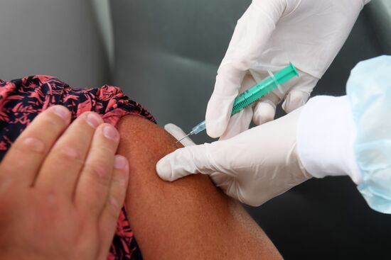 Работа мобильных пунктов вакцинации в Казани