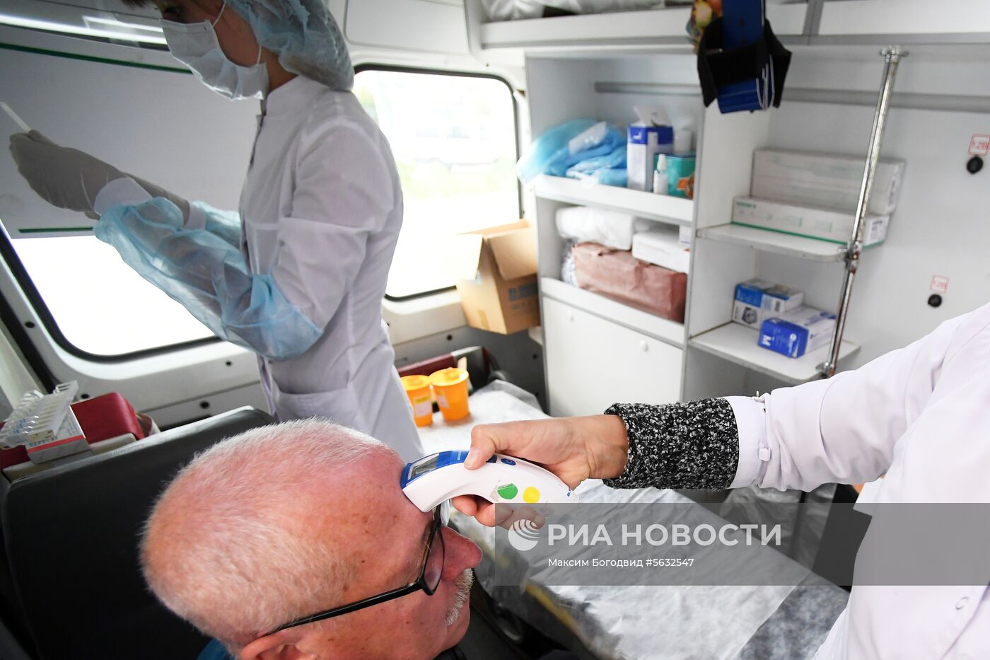 Работа мобильных пунктов вакцинации в Казани