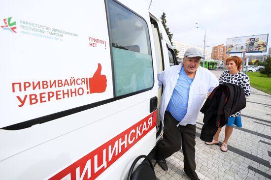 Работа мобильных пунктов вакцинации в Казани